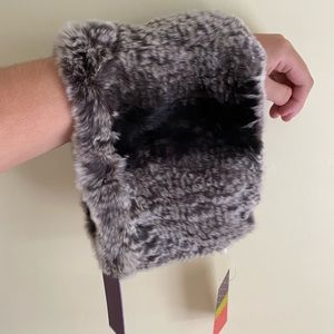 BRAND NEW Tory Burch x Glamourpuss Neck Scarf